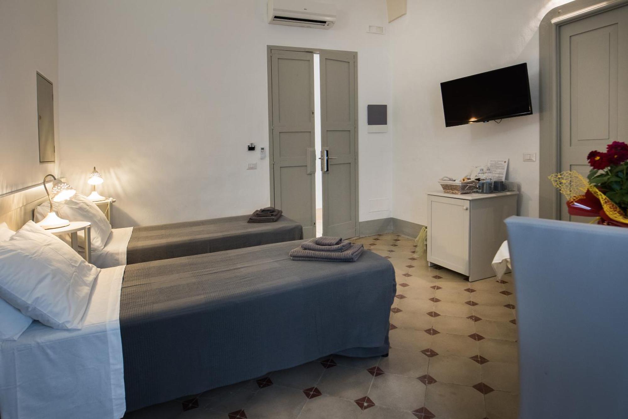 Le Finestre Su Porta Carrese - Luxury Rooms & Suites Matino Exterior photo